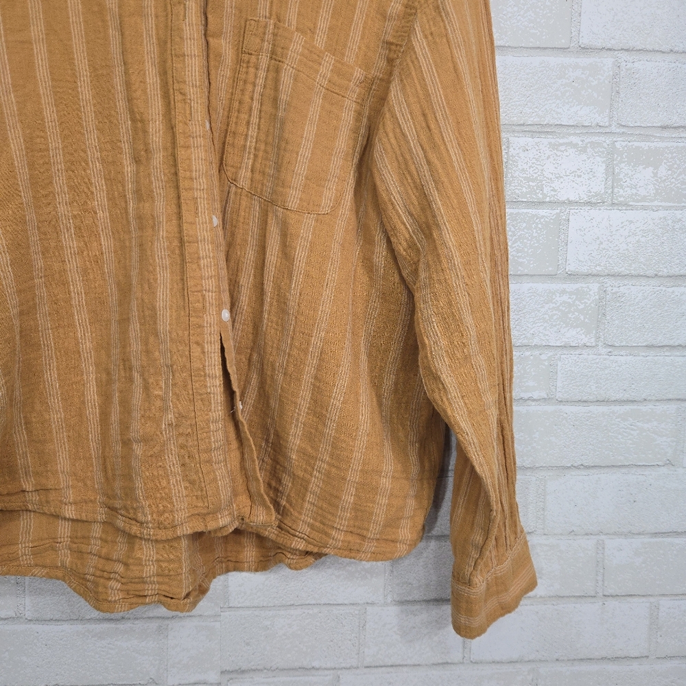 Universal Thread button down top - Picture 2 of 12